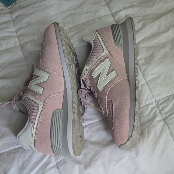 New Balance Pink Sneakers Suede Mesh Low-Top - Picture 3 of 7